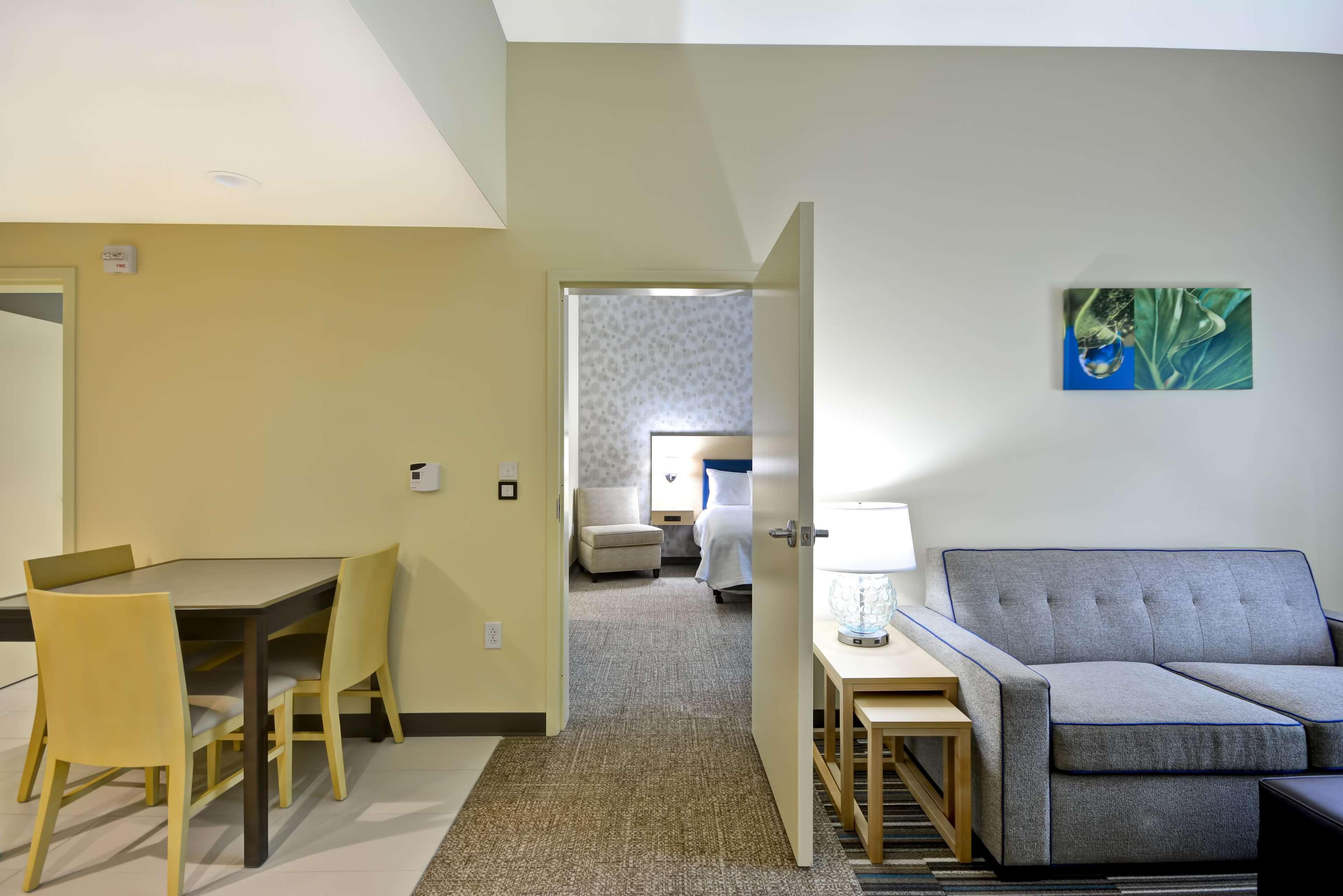 โฮม2สวีท บาย ฮิลตัน มอมี โทเลโด Hotel ภายนอก รูปภาพ